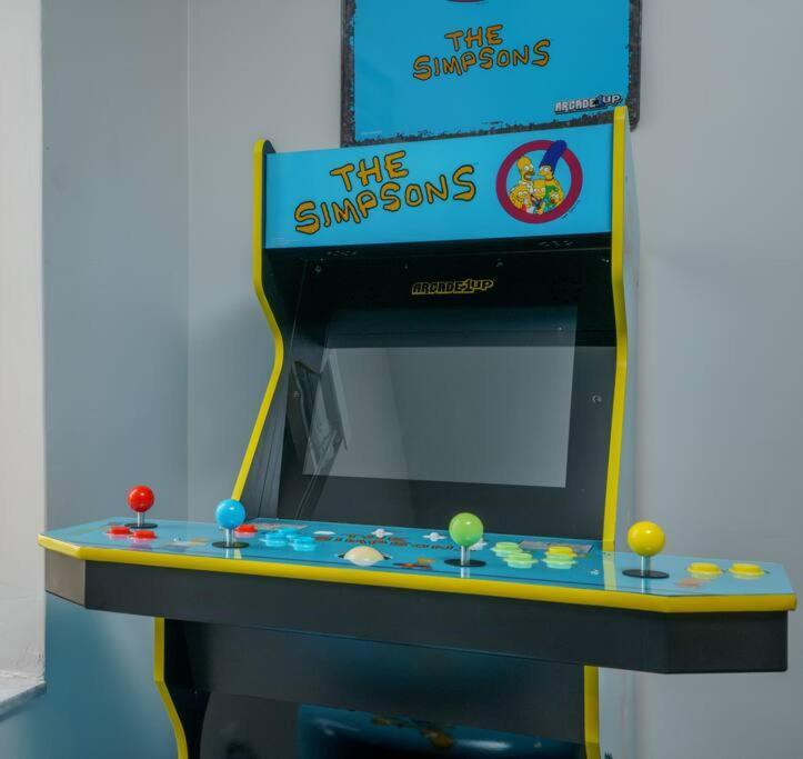 New! Miami & Calle Ocho Simpson'S Funhouse! Exterior photo